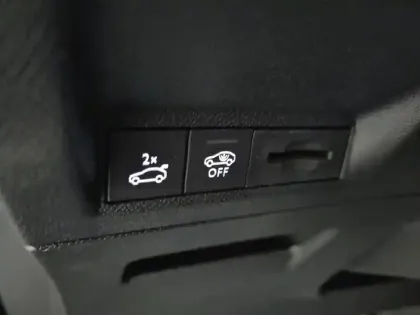 Photo 29 Peugeot 3008  Hybrid 145 e-DCS6