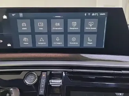 Photo 23 Peugeot 3008  Hybrid 145 e-DCS6