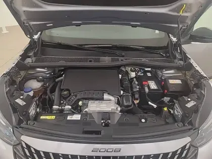 Photo 68 Peugeot 2008  PureTech 130 S&S EAT8
