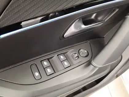 Photo 19 Peugeot 2008 Gén. II Ph2 GT 5