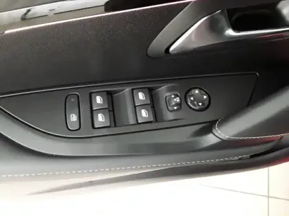 Photo 41 Peugeot 208  PureTech 100 S&S BVM6