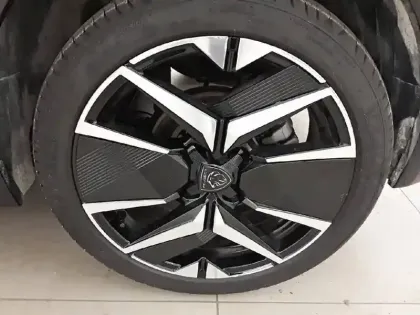 Photo 12 Peugeot 208 Gén. II Ph2 GT 5