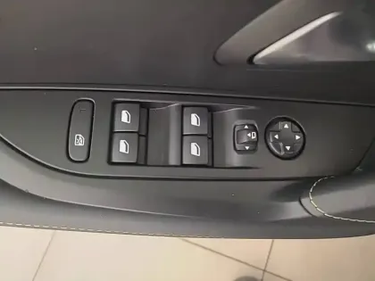 Photo 22 Peugeot 208  Hybrid 110 e-DCS6