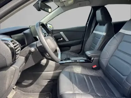 Photo 10 Citroën C4 e- 136 ch Automatique