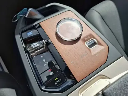 Photo 11 BMW Ix  xDrive50 523ch