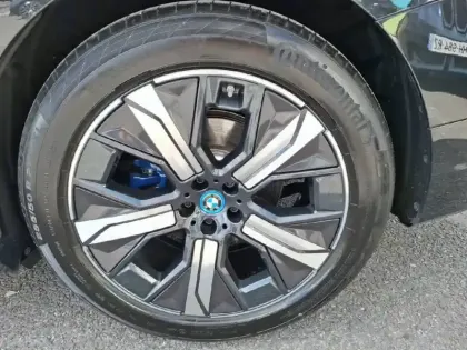 Photo 7 BMW Ix  xDrive50 523ch