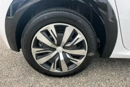 Photo 11 Peugeot 208  Electrique 50 kWh 136ch