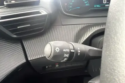 Photo 22 Peugeot 208  Electrique 50 kWh 136ch