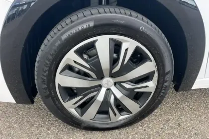 Photo 9 Peugeot 208  Electrique 50 kWh 136ch