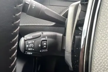 Photo 21 Peugeot 208  Electrique 50 kWh 136ch