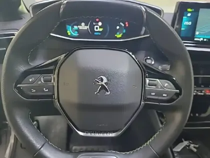 Photo 8 Peugeot 208  Electrique 50 kWh 136ch