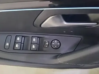 Photo 30 Peugeot 208  Electrique 50 kWh 136ch