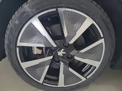 Photo 12 Peugeot 208  Electrique 50 kWh 136ch