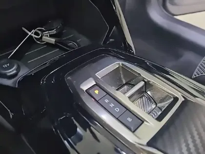 Photo 13 Peugeot 208  Electrique 50 kWh 136ch