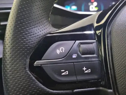 Photo 26 Peugeot 208  Electrique 50 kWh 136ch