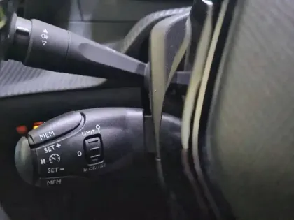 Photo 25 Peugeot 208  Electrique 50 kWh 136ch