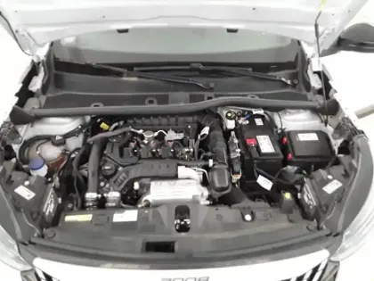 Photo 41 Peugeot 2008  PureTech 130 S&S EAT8