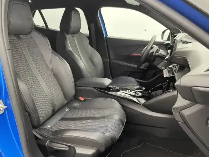 Photo 89 Peugeot 2008  PureTech 130 S&S EAT8