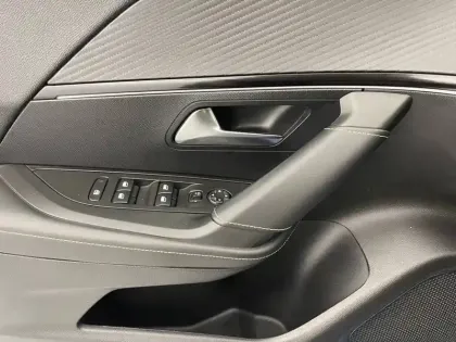 Photo 59 Peugeot 2008  PureTech 130 S&S EAT8