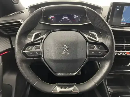 Photo 86 Peugeot 2008  PureTech 130 S&S EAT8