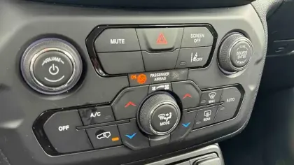 Photo 60 Jeep Renegade  1.5 Turbo T4 130 ch BVR7 e-Hybrid