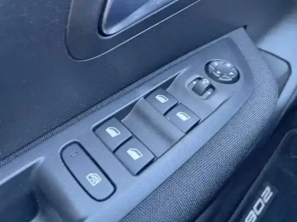 Photo 25 Peugeot 208  PureTech 100 S&S BVM6