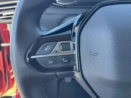 Photo 23 Peugeot 208  PureTech 100 S&S BVM6