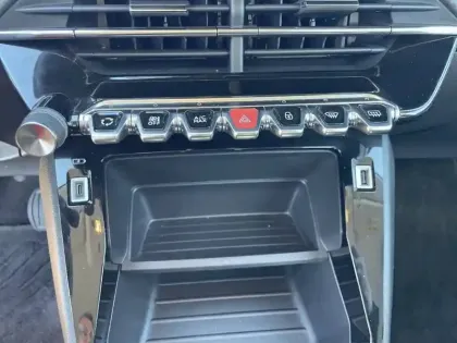 Photo 21 Peugeot 208  PureTech 100 S&S BVM6