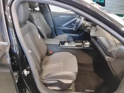 Photo 8 Opel Astra  Sports Tourer Hybride Rechargeable 180 ch BVA8 GS