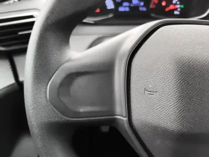 Photo 18 Peugeot 208  PureTech 75 S&S BVM5 Like