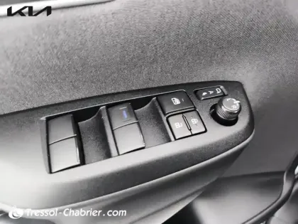 Photo 19 Toyota Yaris  Hybride 116h Design