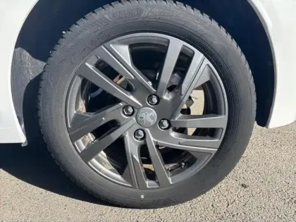 Photo 14 Peugeot 208  PureTech 100 S&S BVM6 Style