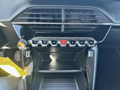 Photo 12 Peugeot 208  PureTech 100 S&S BVM6 Style