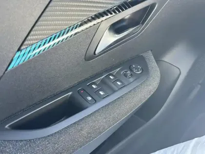 Photo 19 Peugeot 208  PureTech 100 S&S BVM6 Style