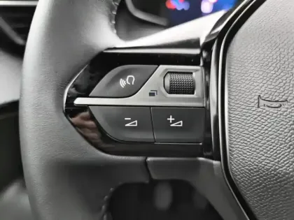 Photo 18 Peugeot 2008  PureTech 100 S&S BVM6 Allure