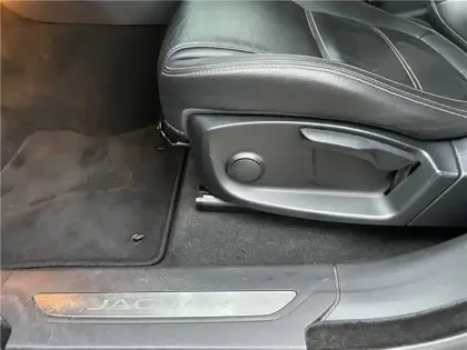 Photo 20 Jaguar F-Pace 2.0 D - 180 AWD