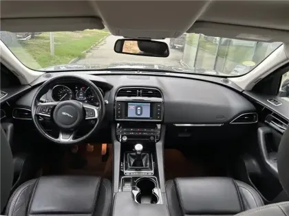 Photo 6 Jaguar F-Pace 2.0 D - 180 AWD