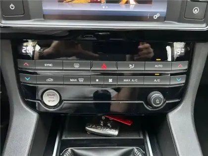 Photo 49 Jaguar F-Pace 2.0 D - 180 AWD
