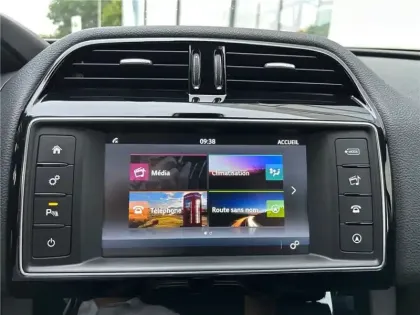 Photo 11 Jaguar F-Pace 2.0 D - 180 AWD