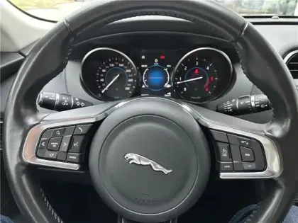 Photo 7 Jaguar F-Pace 2.0 D - 180 AWD