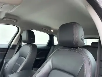 Photo 22 Jaguar F-Pace 2.0 D - 180 AWD