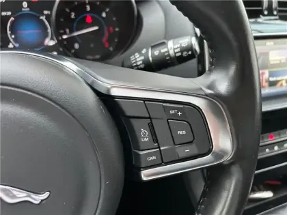 Photo 9 Jaguar F-Pace 2.0 D - 180 AWD