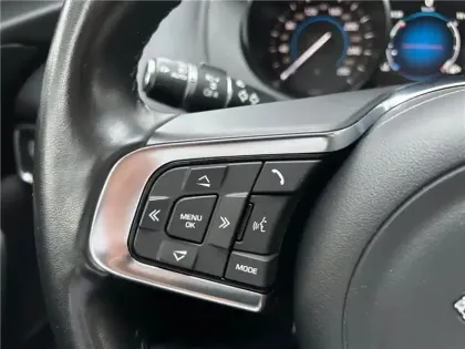 Photo 8 Jaguar F-Pace 2.0 D - 180 AWD