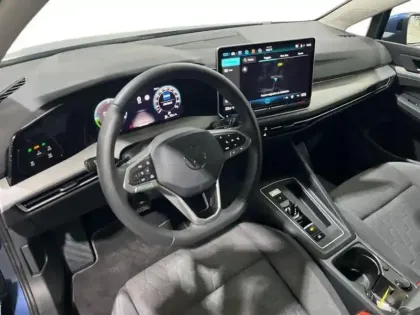 Photo 8 Volkswagen Golf 1.5 eHybrid 204 DSG6 VW Edition