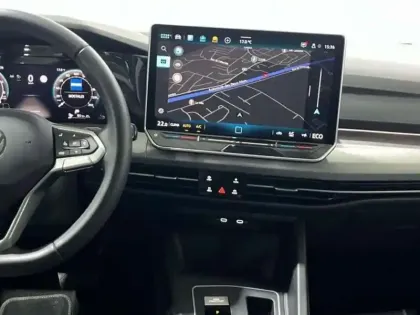 Photo 9 Volkswagen Golf 1.5 eHybrid 204 DSG6 VW Edition