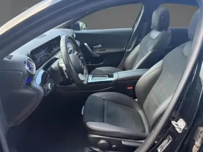 Photo 10 Mercedes Classe A 200 d Berline AMG Line