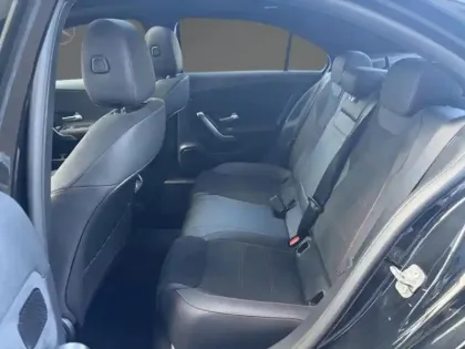 Photo 12 Mercedes Classe A 200 d Berline AMG Line