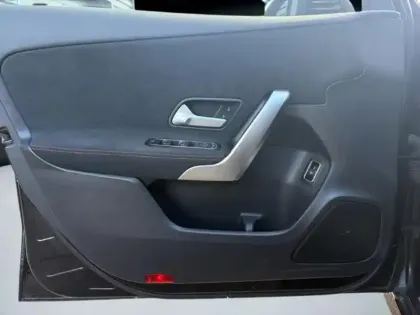 Photo 14 Mercedes Classe A 200 d Berline AMG Line