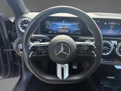 Photo 15 Mercedes Classe A 200 d Berline AMG Line