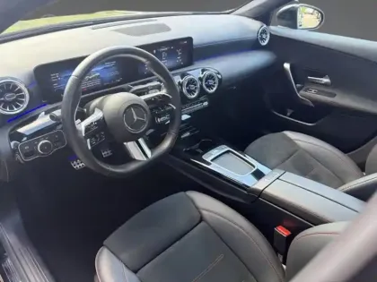 Photo 11 Mercedes Classe A 200 d Berline AMG Line